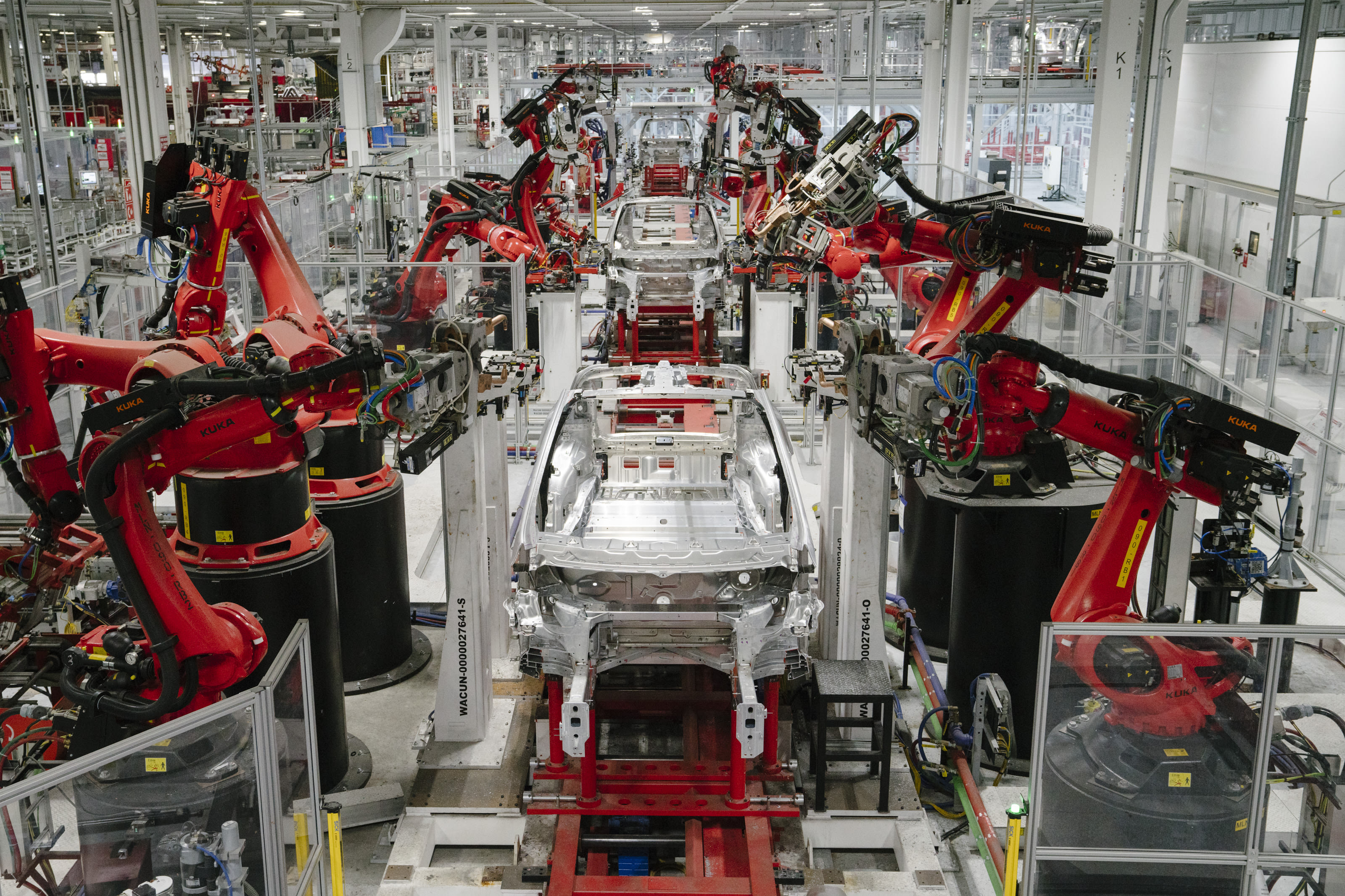 Access here alternative investment news about Why Amazon Warehouses, Tesla Auto Plants Will Not Go 100%-Robot